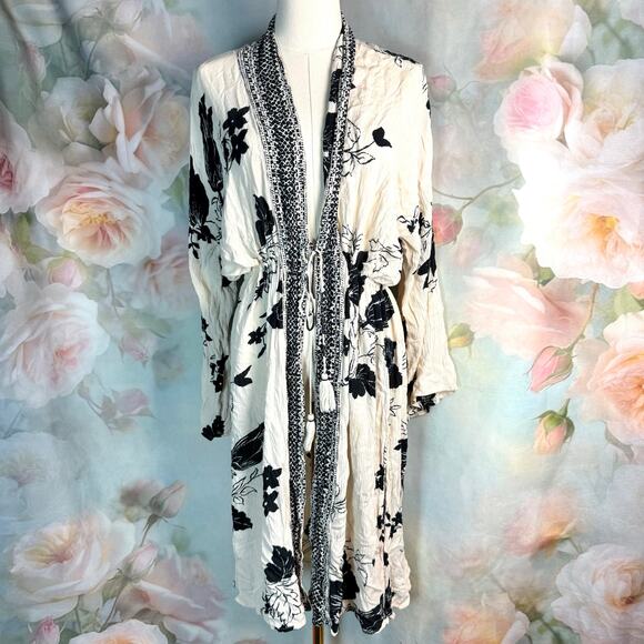 Billabong Sea The Sun Black & Cream Floral Tie Front Cover-Up Kimono - Picture 1 of 8